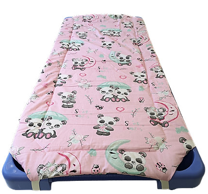 Óvodás gumifüles töltött lepedő 55x130 cm rózsaszín panda mintás