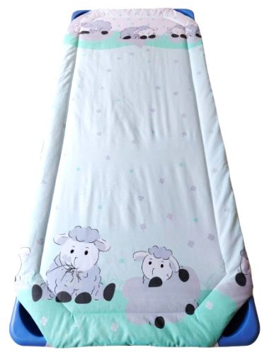 Töltött gumifüles lepedő óvodai fektetőre - Bordűrös Menta Bárány mintával - 55x130 cm
