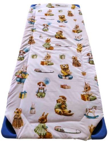 Töltött gumifüles lepedő - 	Erdei állatok ajándék csomagokkal - 55x130 cm méretben