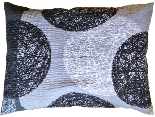 Krepp Félpárna huzat - 70x50 cm méretben / Szürke - fekete Gömb mintás
