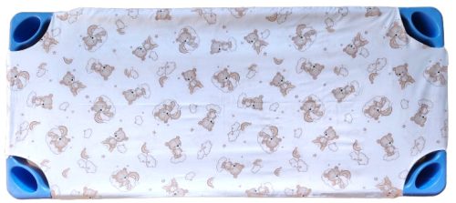 Kétrétegű Gumifüles ovis Lepedő - Fehér alapon Bézs Maci Felhő mintás - 58x130 cm 
