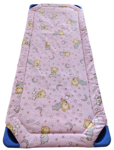 Gumifüles töltött ovis lepedő 55x130 cm - Rózsaszín alapon  Alvó Maci mintás
