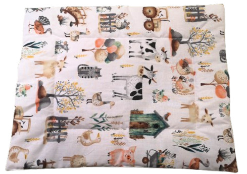 Elfordított farmon élő állatok mintás lapos kispárna - 38x48 cm - fehér