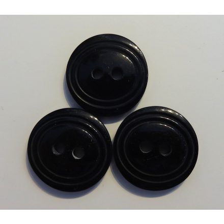 Műanyag gomb, két lyukú, fekete színű ¤ 18 mm 
