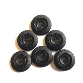 Fekete színű 2 lyukú műanyag divat gomb - 20 mm