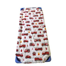   Töltött ovis gumifüles lepedő - 55x130 cm, fehér alapon piros tűzoltóautók mintával