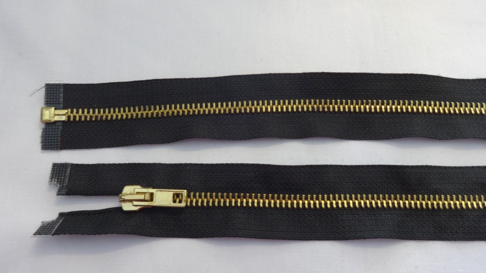 Fém bontható cipzár - húzózár, fekete színű, 75 cm hosszú 