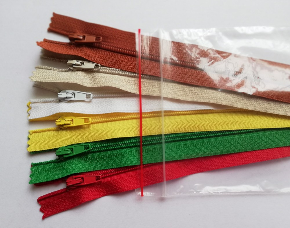 RT0 18 cm zárt műanyag spirál fogú 6 db os cipzár csomag vegyes színben
