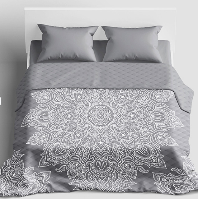 Image of Dekoratív steppelt ágytakaró - 200x220 cm / szürke ornamentika mintával