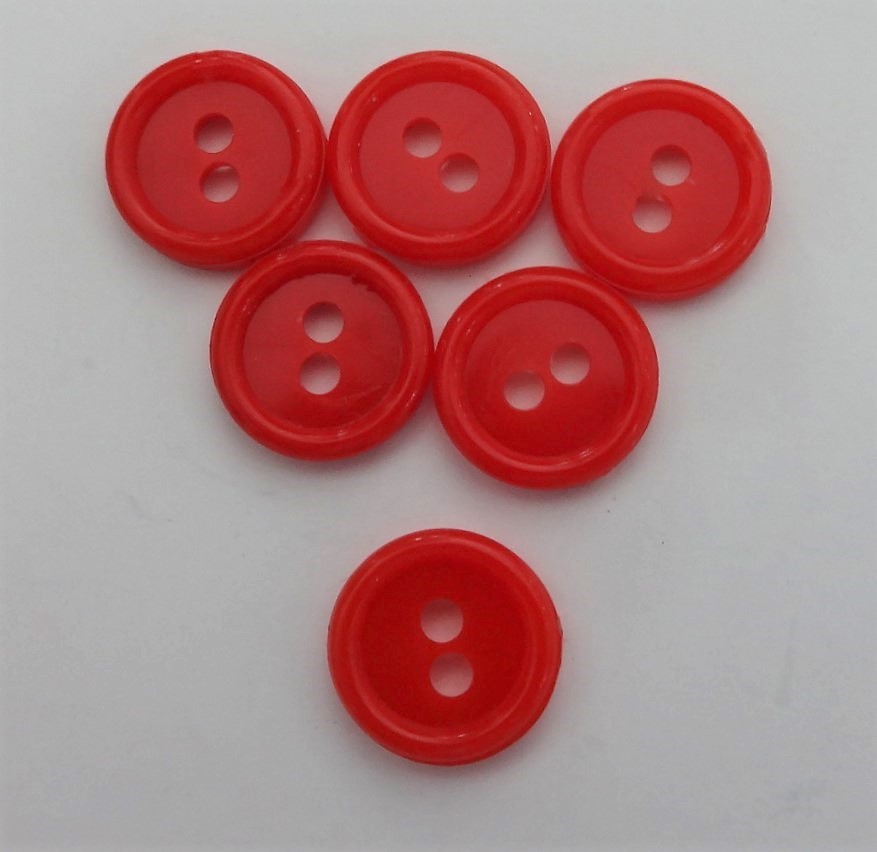 Piros két lyukú műanyag gomb 12 mm
