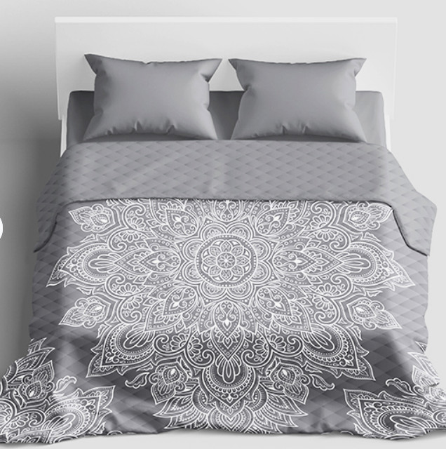 Dekoratív steppelt ágytakaró 220x240 cm méretben / szürke ornament mintával