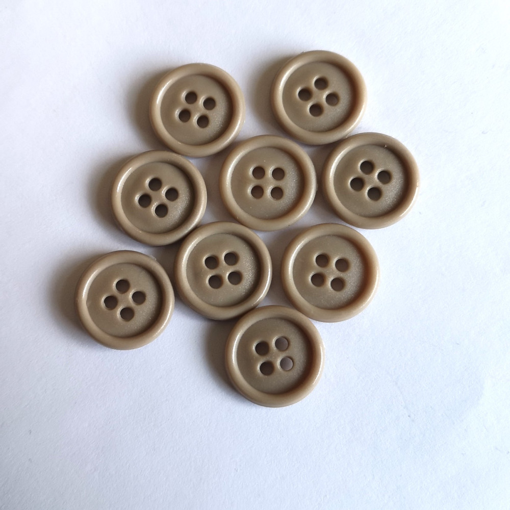 Image of Bézs műanyag gomb 4 lyukú - 15 mm