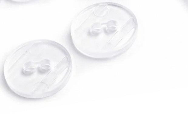 2 lyukú átlátszó műanyag gomb - 15 mm