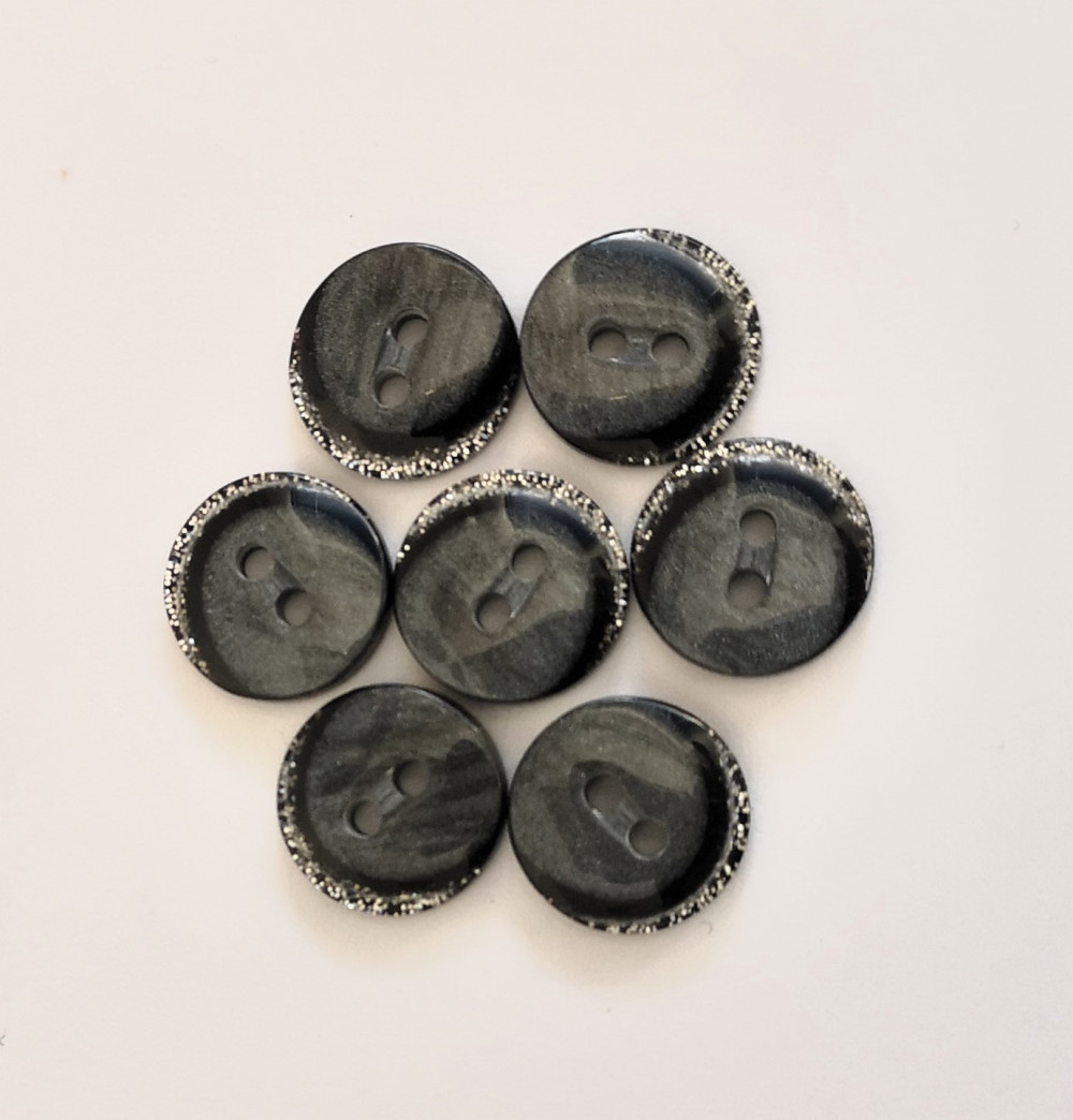 Image of Szürke gyöngyházfényű ezüst mintás 2 lyukas inggomb - 13 mm