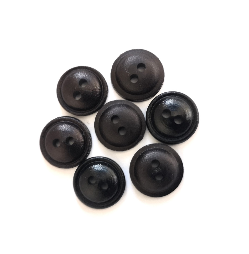 Fekete 2 lyukú műanyag gomb domború - 12 mm