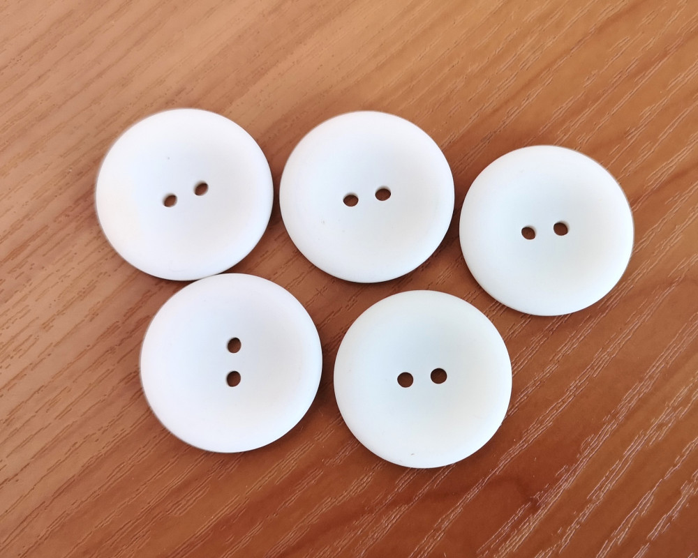 Image of 2 lyukas ekrü gomb - 26 mm