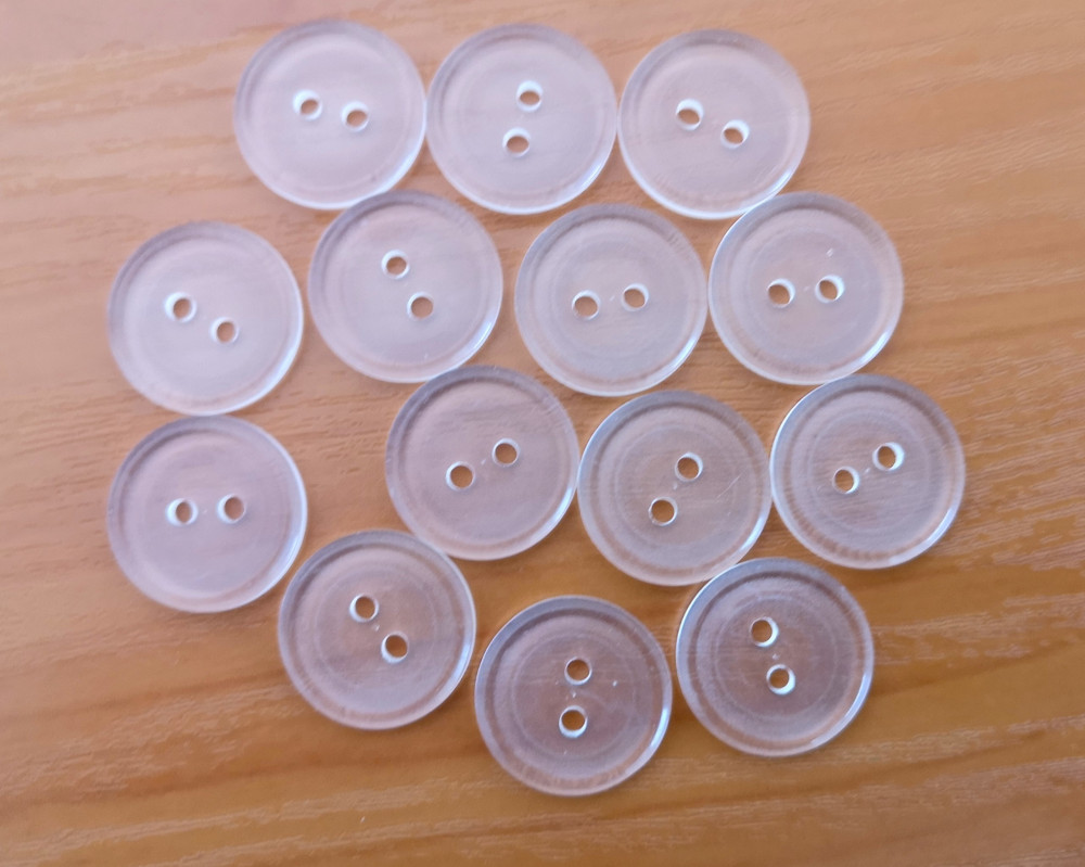 Image of Átlátszó 2 lyukú perlux gomb - 15 mm