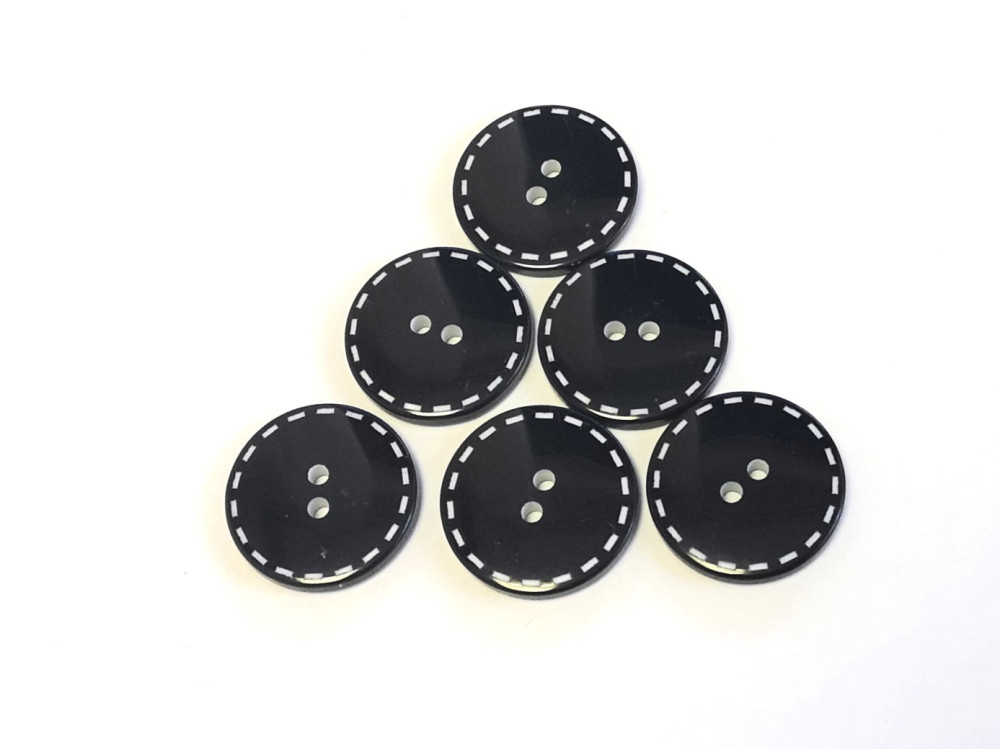 Fekete 2 lyukú gomb fehér mintázattal 11 db -os csomagban - 22 mm
