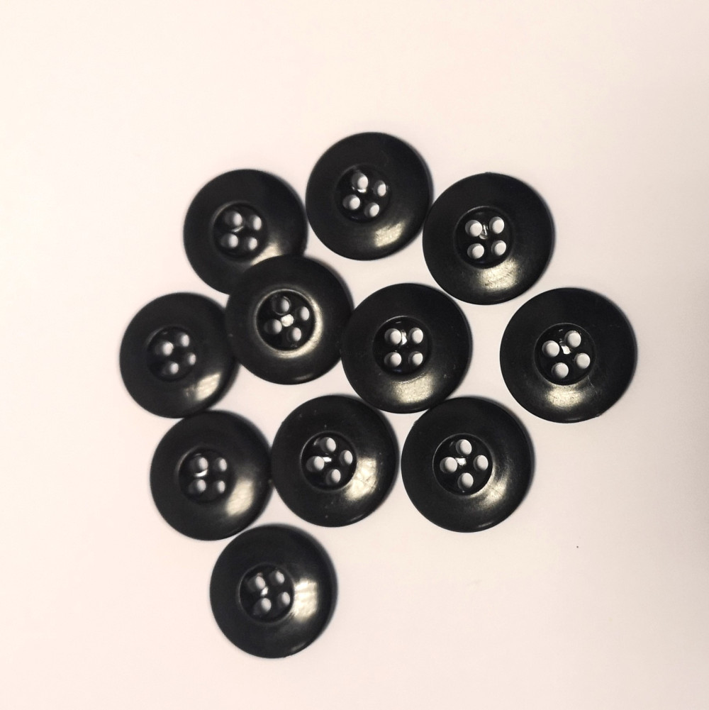 4 lyukas fekete gomb 11 db-os csomagban - 20 mm